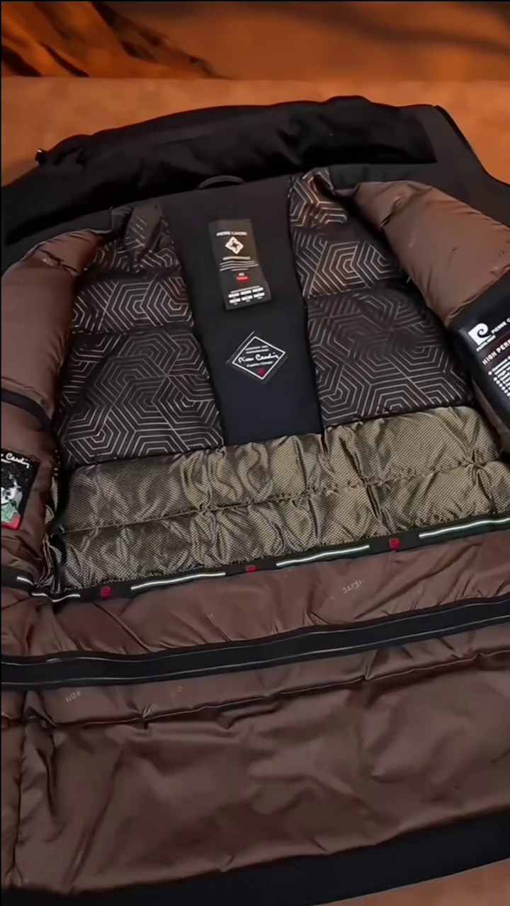 Men Classic Light Quilted Trekking Jacket - Black - Image 2