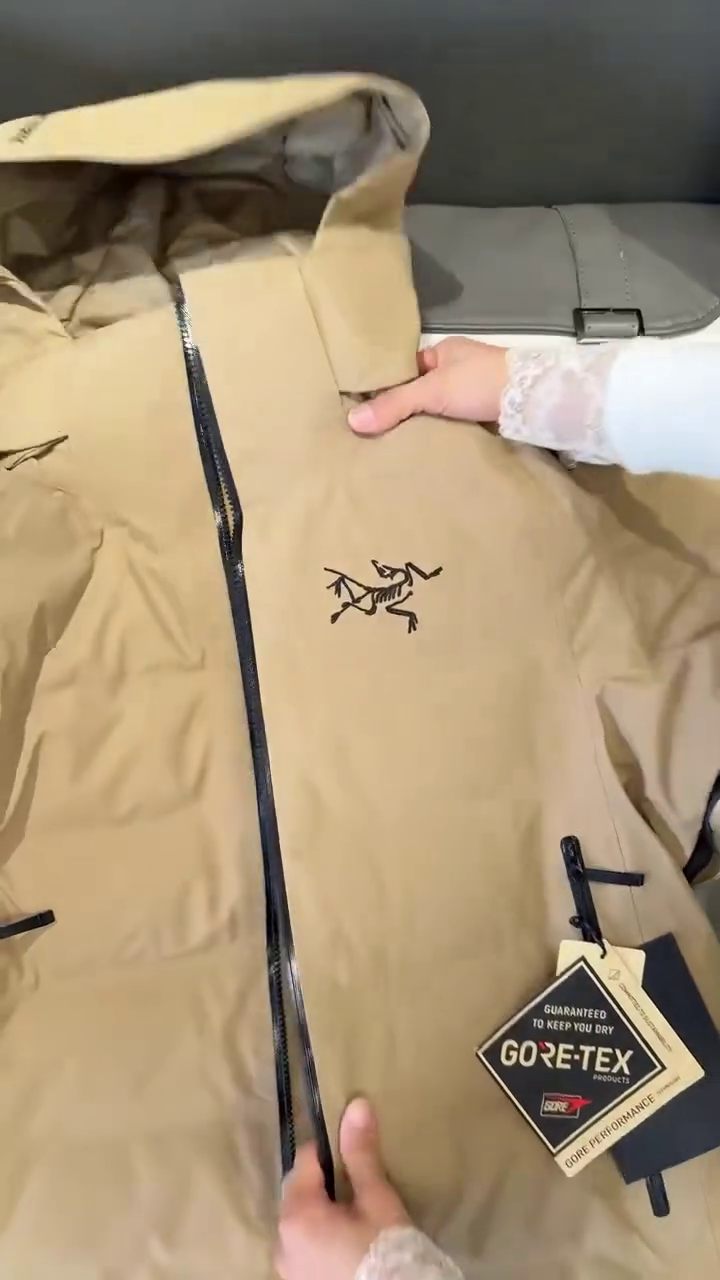 Khaki Insulated Winter Jacket - Image 2