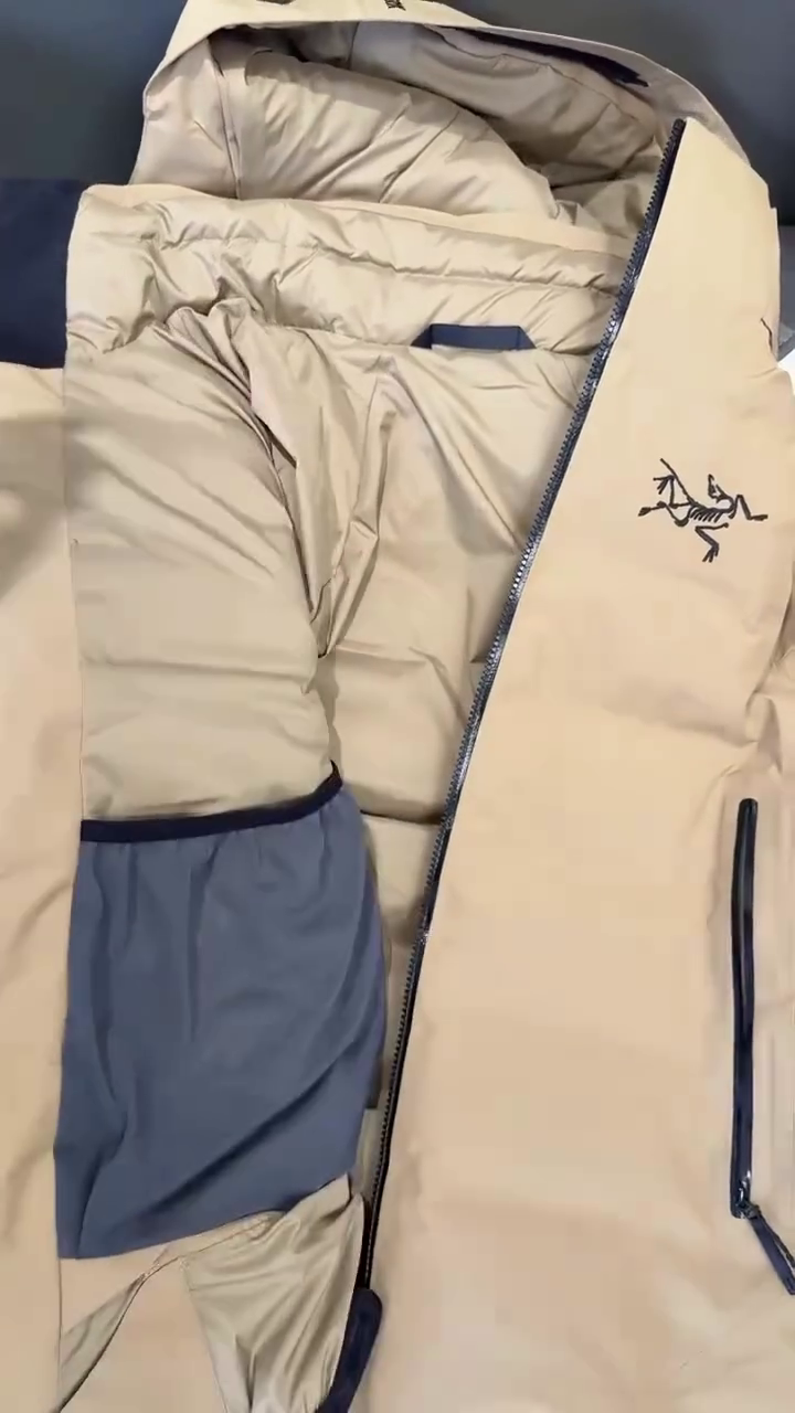 Khaki Insulated Winter Jacket - Image 4