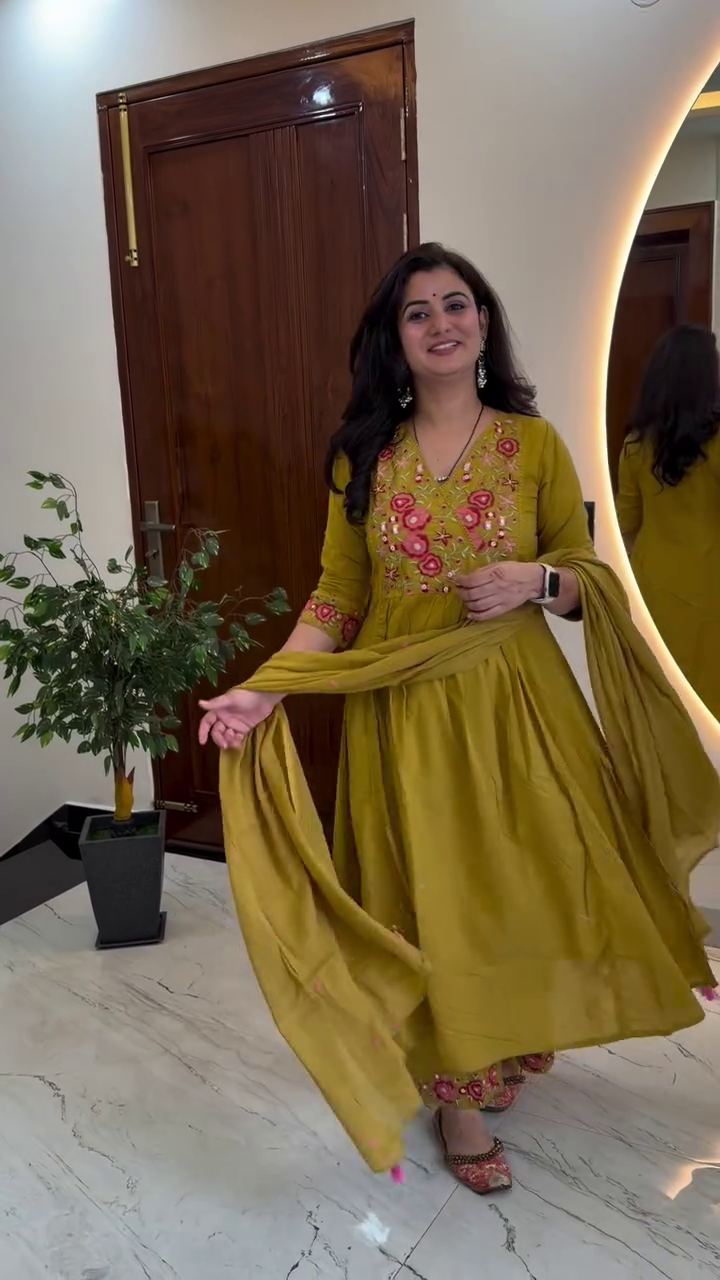 Women's Olive Green Printed Kurta Set - Image 3