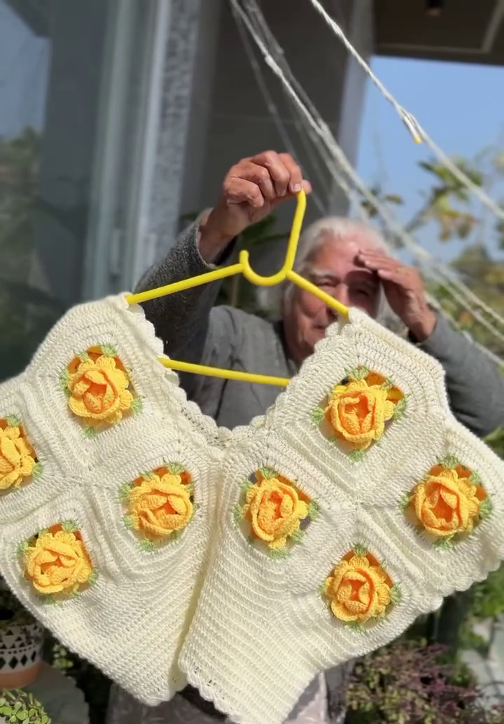 Women's Winter Cream Floral Crochet Cardigan