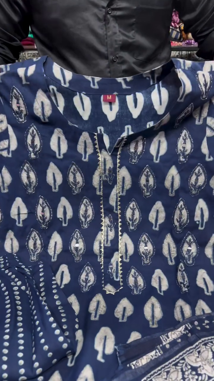 Women's Navy Blue Printed Kurta Set - Image 2