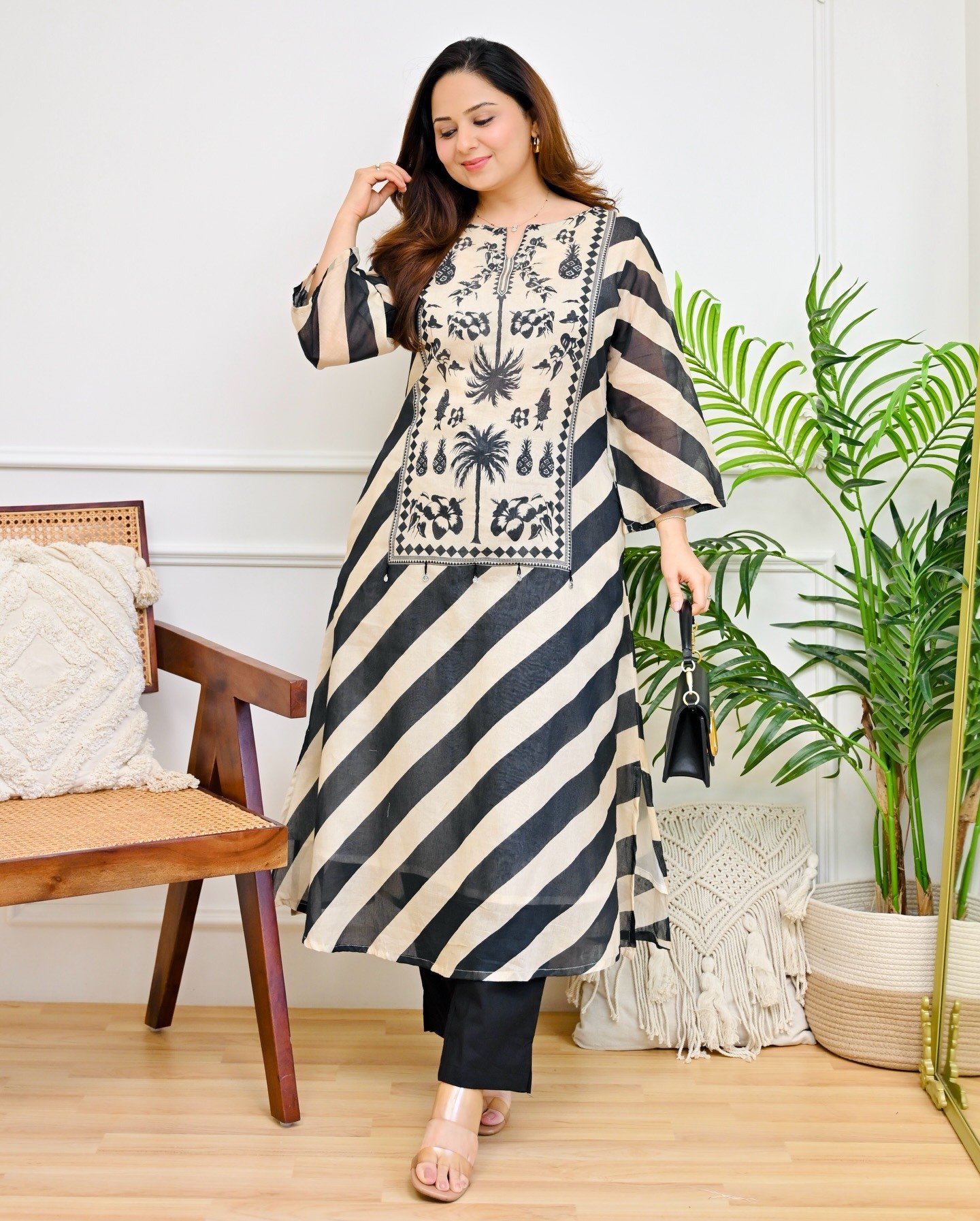 Women's Black & Beige Printed Kurta Set
