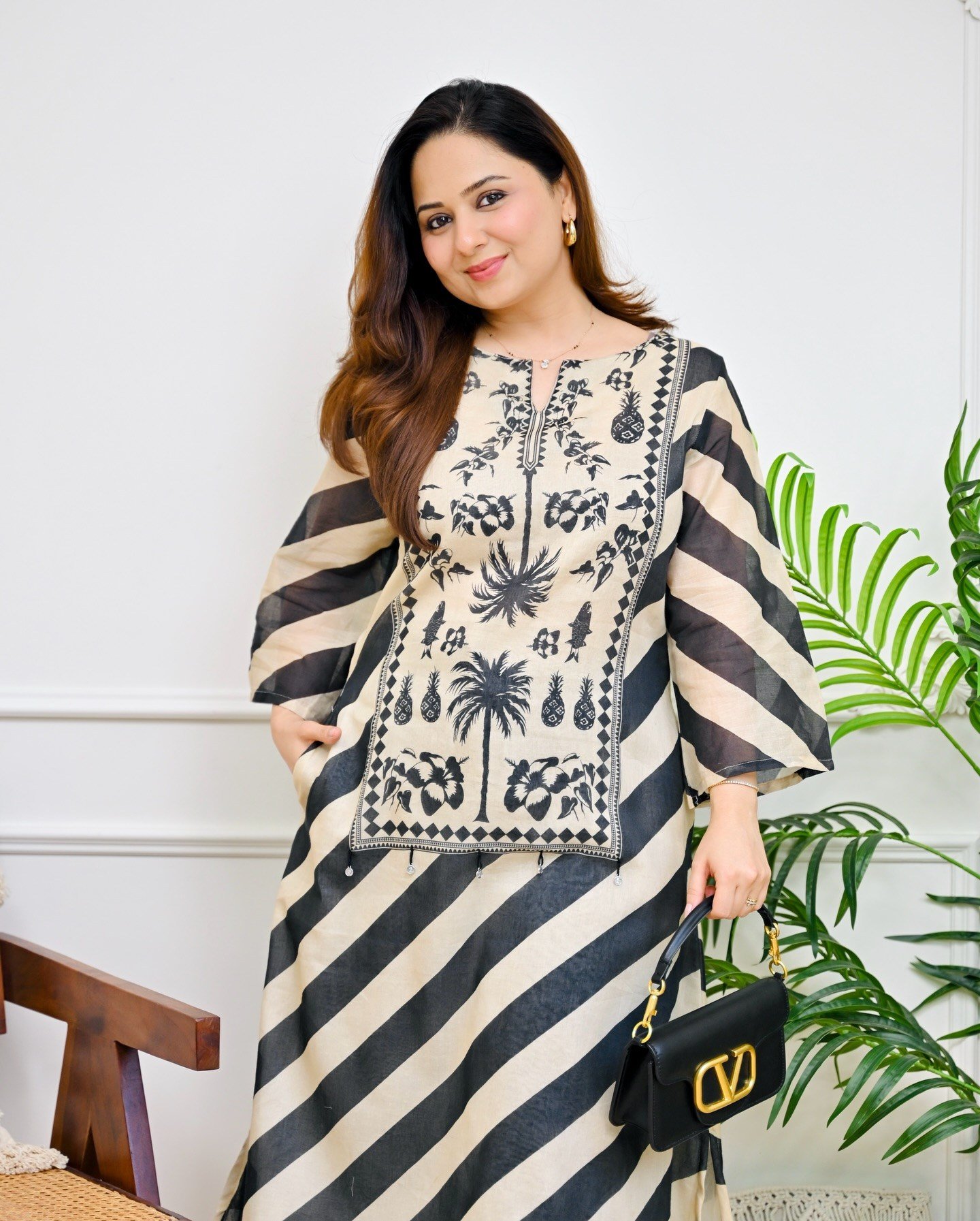 Women's Black & Beige Printed Kurta Set - Image 2