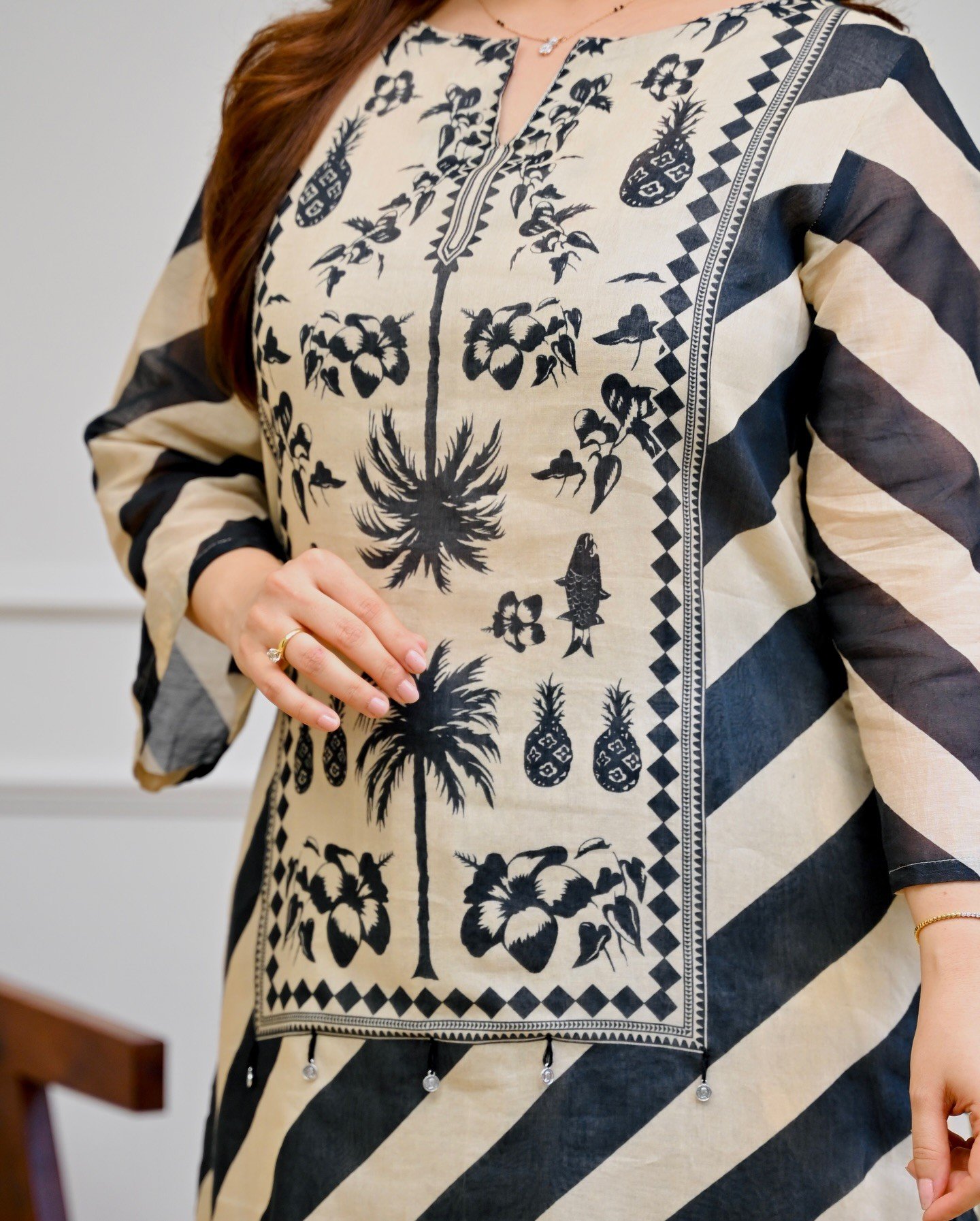 Women's Black & Beige Printed Kurta Set - Image 3