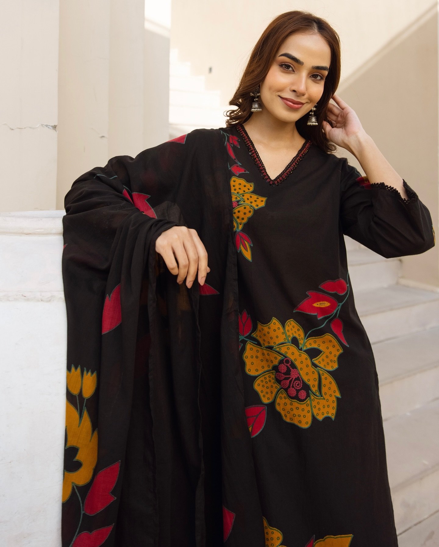 Women's Black Floral Printed Kurta Palazzo Set - Image 2
