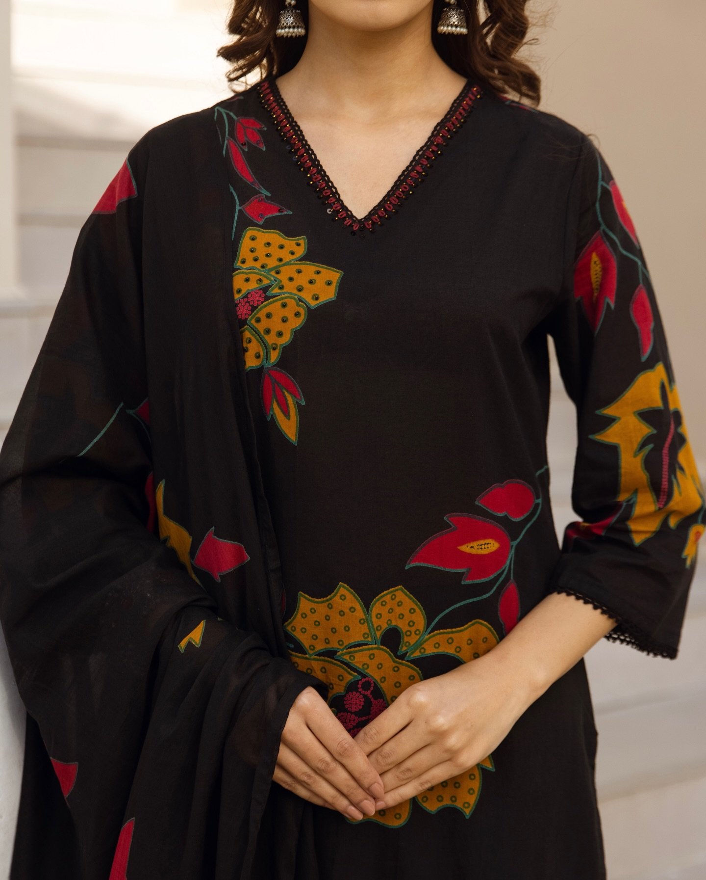 Women's Black Floral Printed Kurta Palazzo Set - Image 3