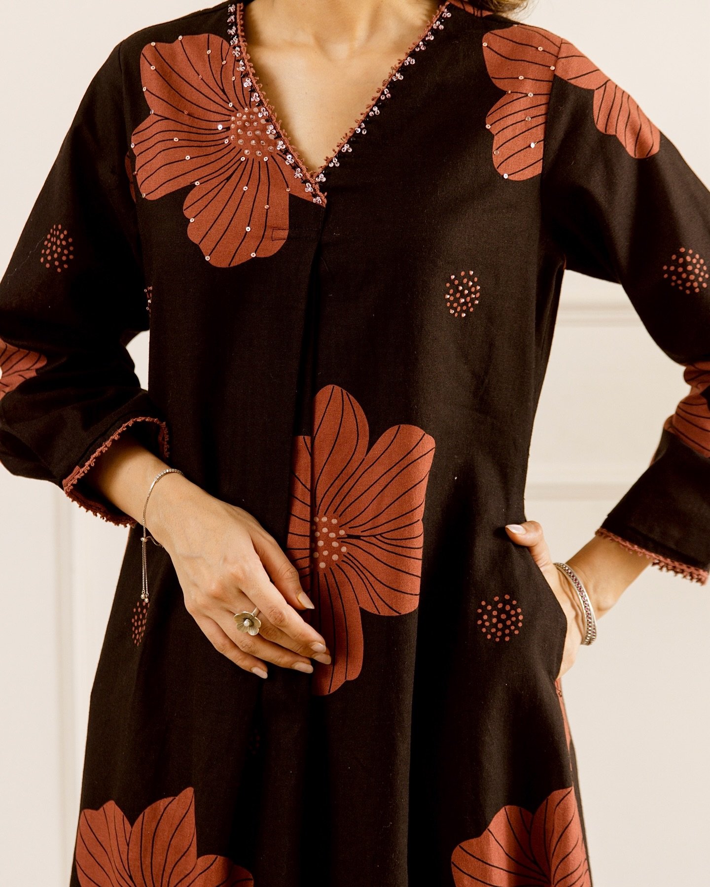 Women's Navy Blue Floral Printed Kurta Set - Image 2