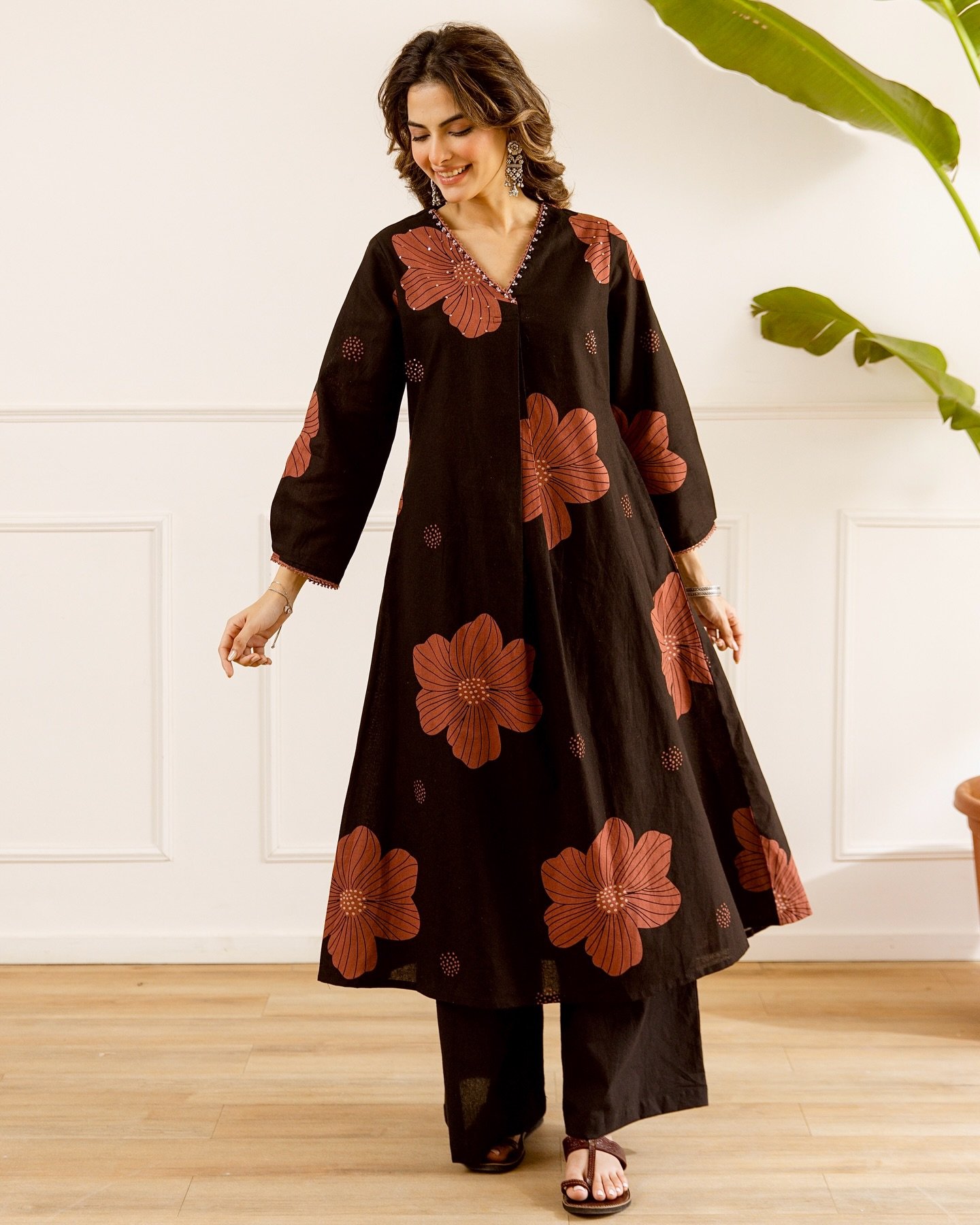 Women's Navy Blue Floral Printed Kurta Set - Image 6