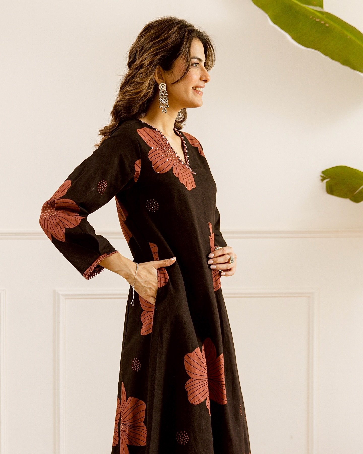 Women's Navy Blue Floral Printed Kurta Set - Image 4