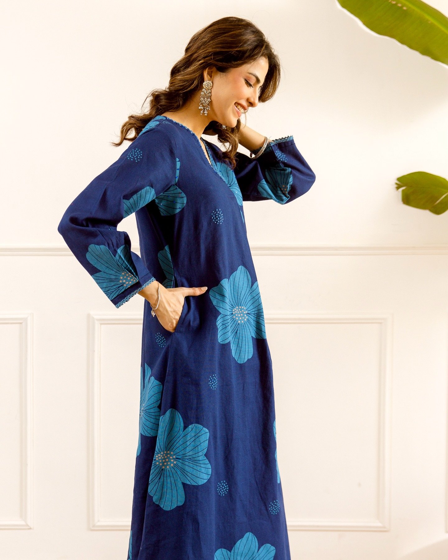 Women's Navy Blue Floral Printed Kurta Set - Image 3