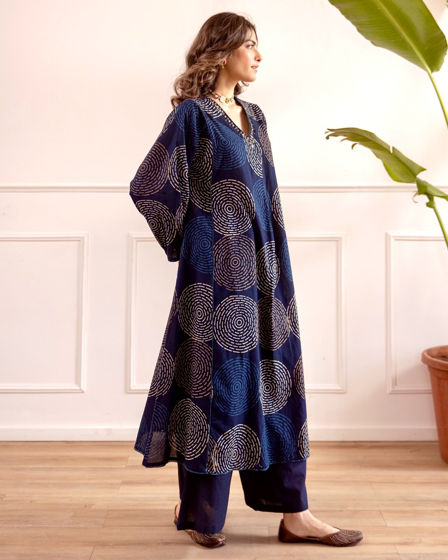 Women's Maroon & Navy Blue Circular Print Kurta Set - Image 4
