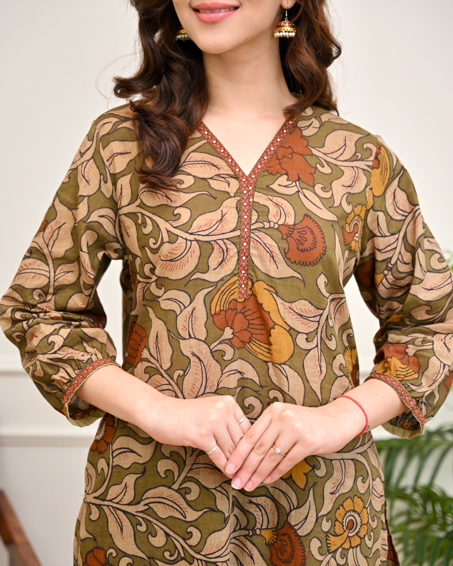 Women's Olive Green Floral Printed Kurta Set - Image 2