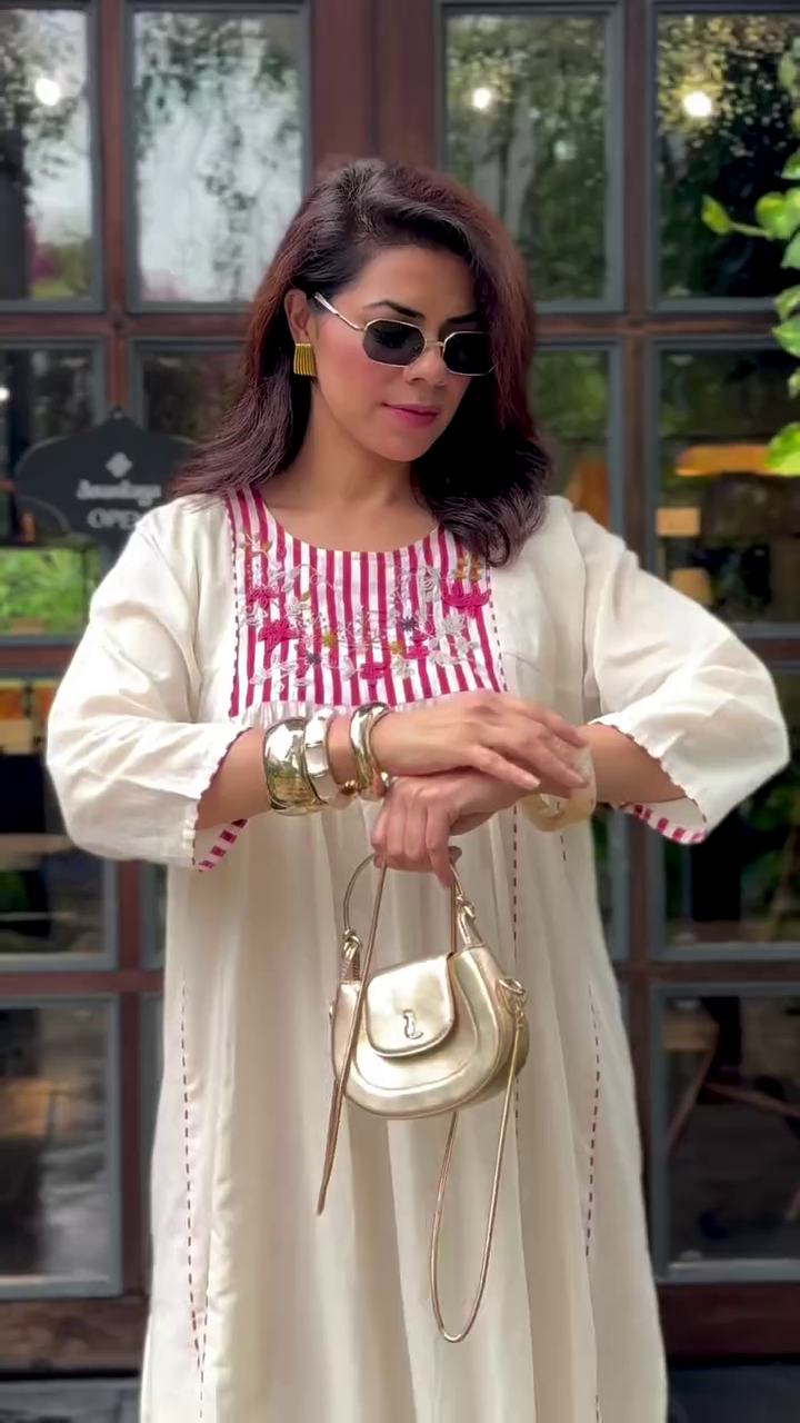 Women's Cream & Pink Striped Kurta Set - Image 2