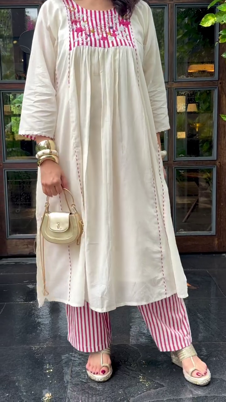 Women's Cream & Pink Striped Kurta Set - Image 3
