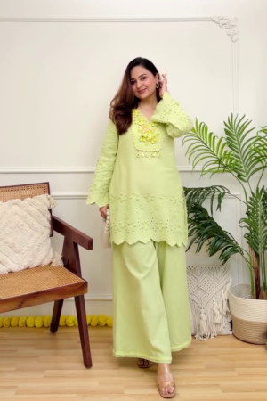 Women's Light Green Floral Embroidered Kurta Set