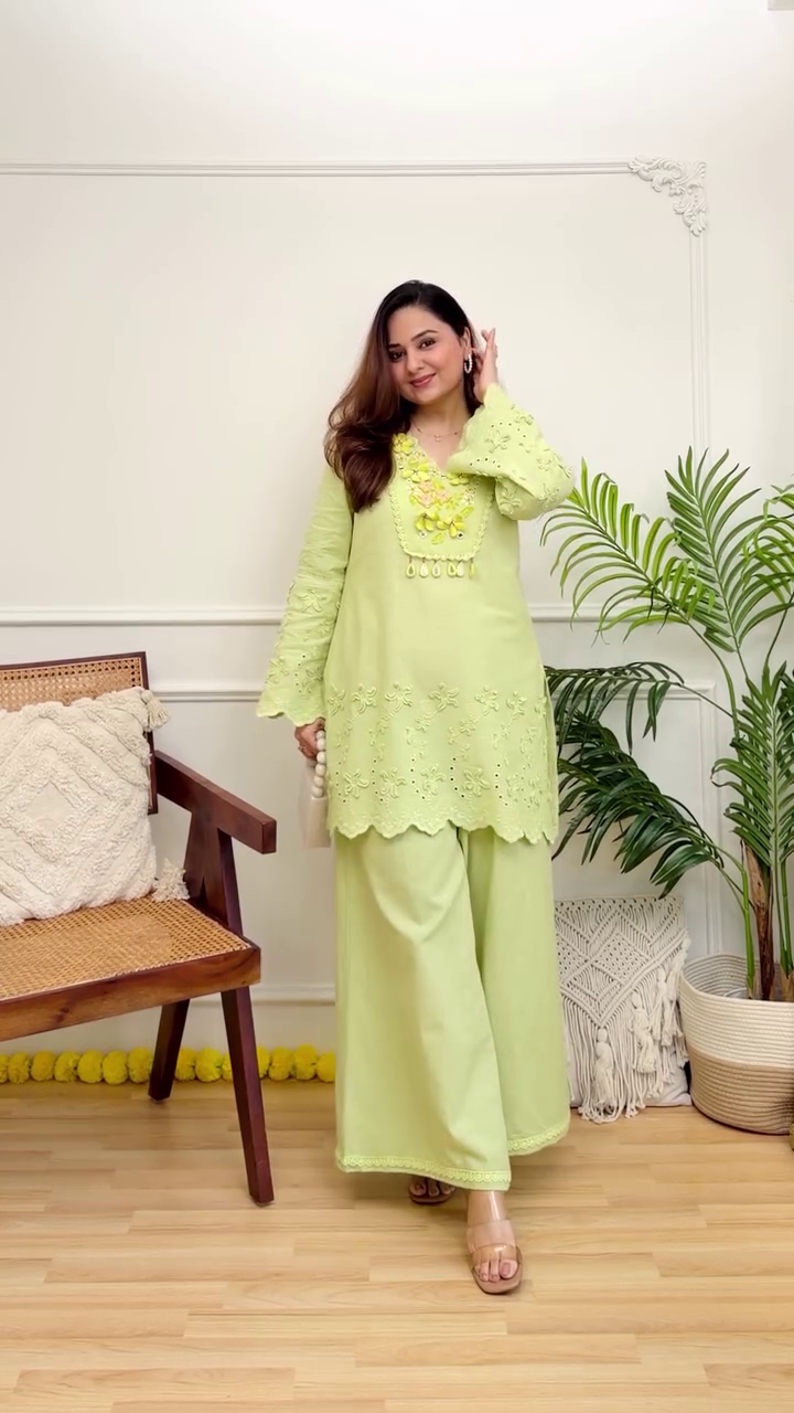 Women's Light Green Floral Embroidered Kurta Set