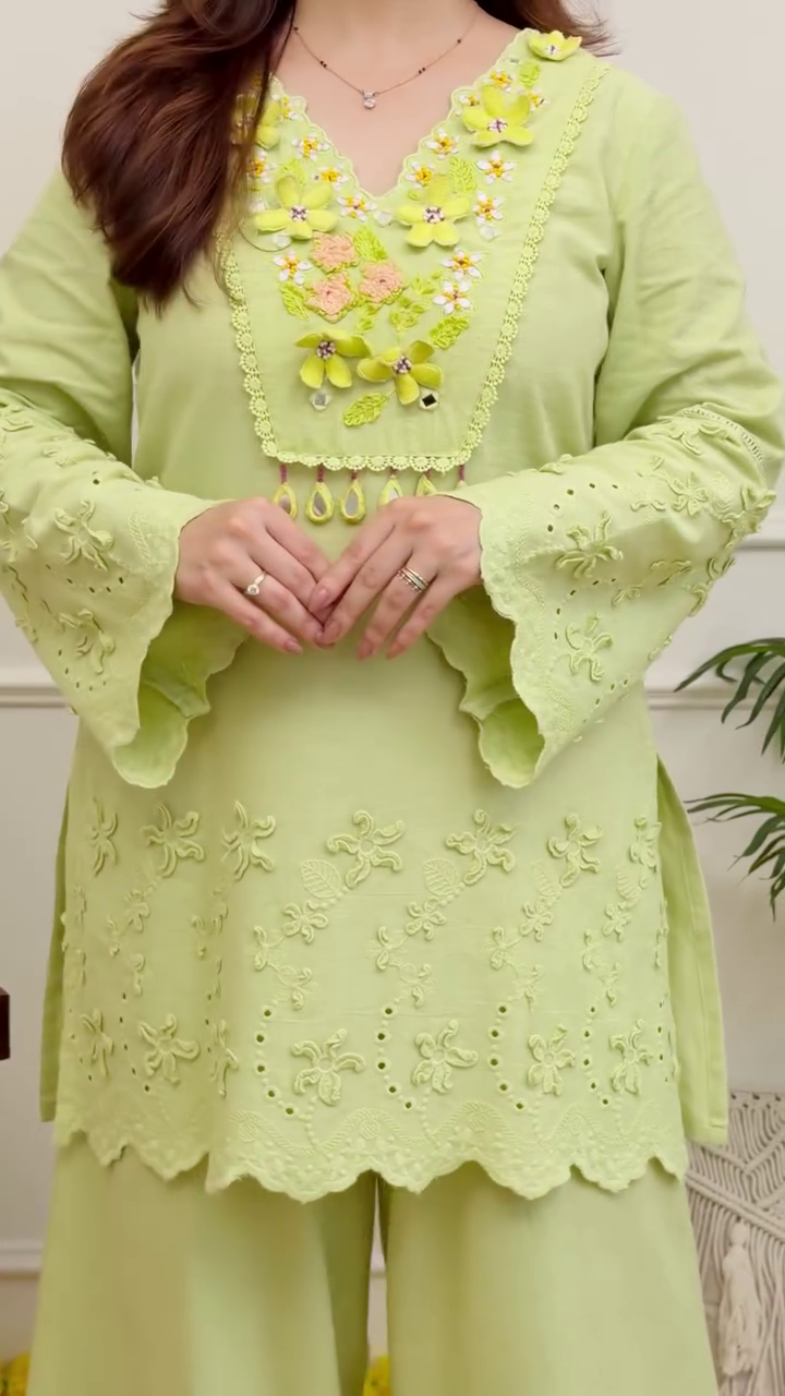 Women's Light Green Floral Embroidered Kurta Set - Image 2