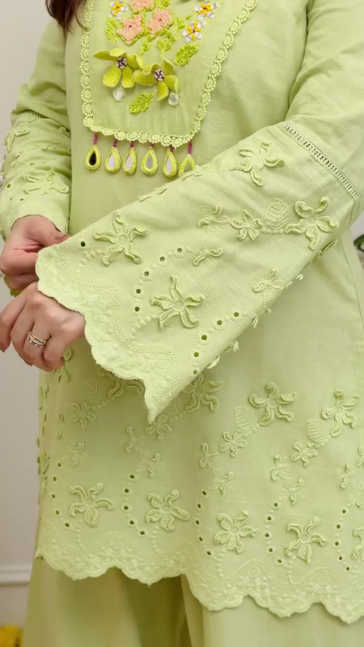 Women's Light Green Floral Embroidered Kurta Set - Image 3