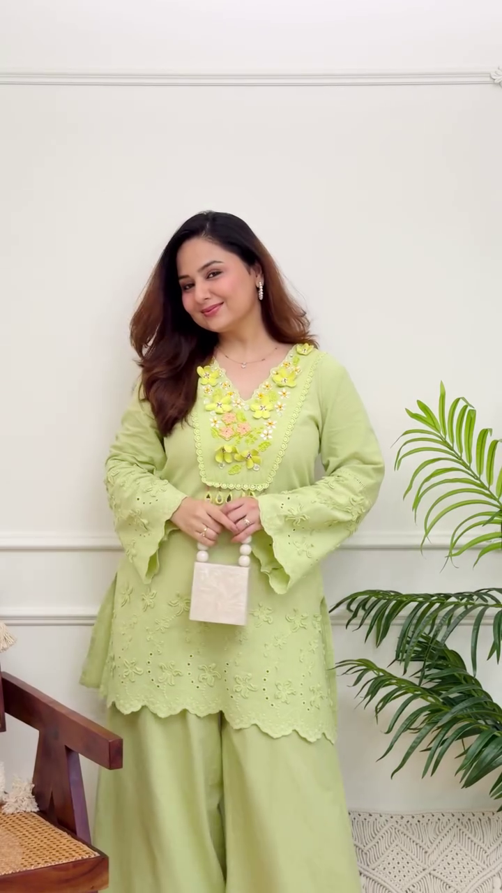 Women's Light Green Floral Embroidered Kurta Set - Image 4