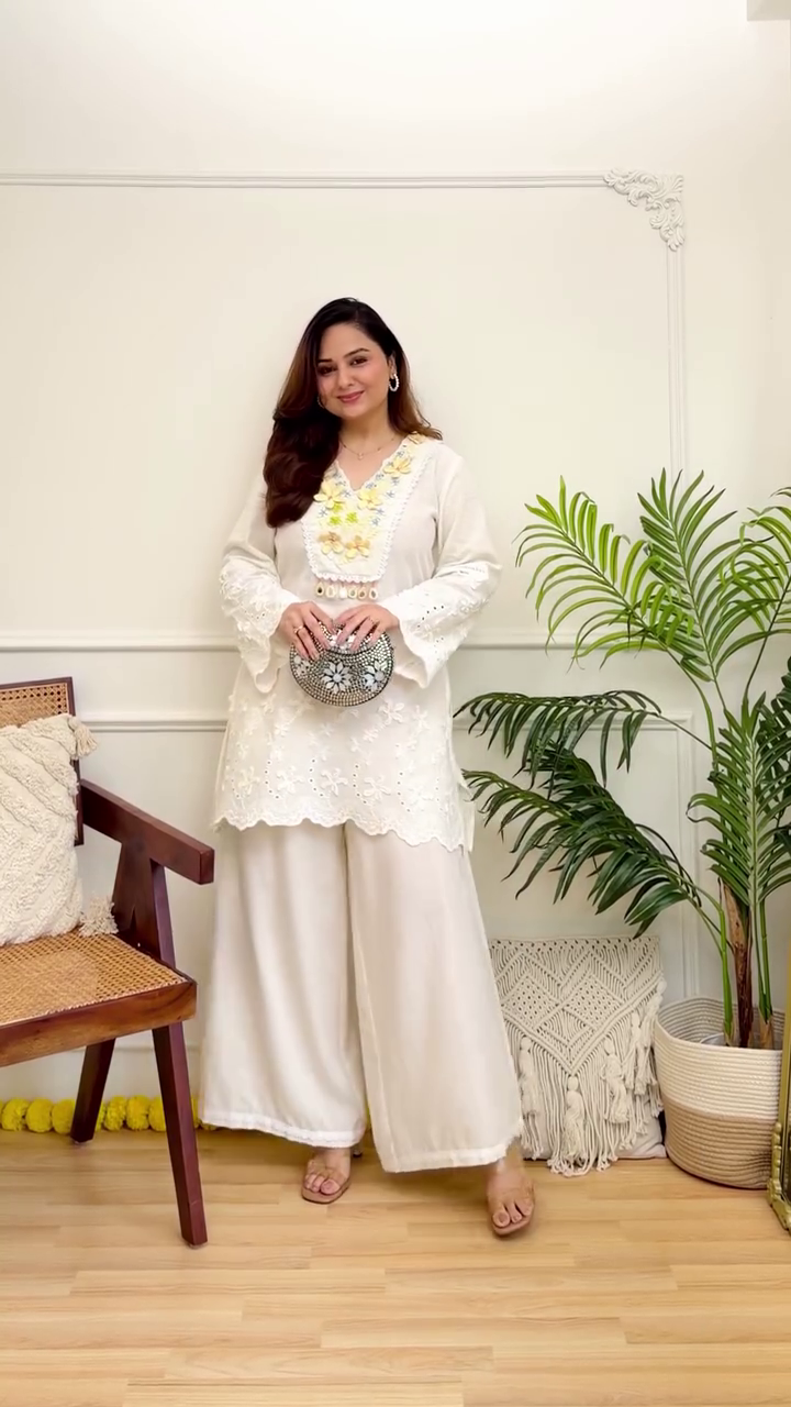 Women's Light Green Floral Embroidered Kurta Set - Image 5